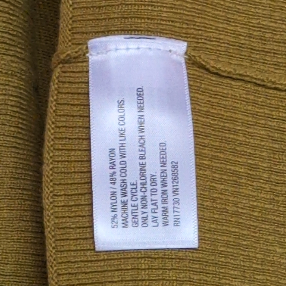 Essential Mossimo fitted V-Neck Cardigan in Olive Green - Picture 7 of 7
